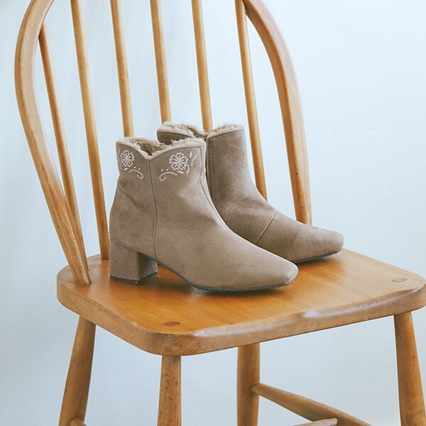 22秋冬新作】ファートリミング刺繍入りショートブーツ | マルイウェブ