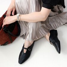 【25春夏新作】セミスクエアトゥUカットローファー
