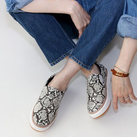 [^:251-05-9834]LeBOfUCɒځLeBOfUClFin(tB)̌LeBOXb|oꂵ܂BCyɂłXb|Xj[J[͈ꑫ͎ĂԃACeB{[̂\[͒悢2.9cmōႷȂ▭ȍ̓X^CAbv܂BuẼRoɒ悢ANZgvXĂ͂BI[V[Y􂷂D́~̉ɂ͒ᔽNbVZbgĂ̂ŁAԂ̕s⃌W[ɂSėłBɂ̓SĂ̂ŒEyXȂ̂B悭ۂ݂ттtHۂݍł̂ŋȂBVvȃXbNXWK[pcAfj⃏Chpcɂ͂łAXJ[g⃏s[XR[fɂBJ[ɂĕ͋Cς̂ŁÃX^CɍDȈꑫ`CXāBᔽX|WiᔽX|Wgp邱Ƃɂs̏Ռ炰܂Bj*ᔽX|WEEE͂𕪎UAݍޗlȃNbVłBTCYXybN22.5cm/Abp[F11.7cm@\[F9.1cm@dF201g23.0cm/Abp[F11.9cm@\[F9.3cm@dF204g23.5cm/Abp[F12.1cm@\[F9.5cm@dF212g24.0cm/Abp[F12.3cm@\[F9.6cm@dF217g24.5cm/Abp[F12.5cm@\[F9.7cm@dF230g25.0cm/Abp[F12.7cm@\[F9.8cm@dF234gETCYXybNɂĂFinƎ̕@ɂ̐Ă܂BEꏤił̍邽߁A̐eɎ኱̍ꍇ܂B