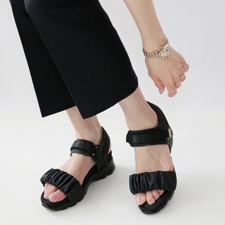 [^:252-09-9838]̊̂V[OANZgɁV[OxgR[f̃ANZgɂȂFin(tB)̃V[OxNX|[cT_oꂵ܂BG咍ڂ̌Xj[J[\[5.2cmƒ悢Ȃ̂ŊyȂ̂ɃX^CAbv̂BiȋgɃV[Oxg̃fUCJWAȃfUC̒ɏ炵oĂ̂ől̏R[fɎ₷ꑫɎdグ܂BXj[J[\[ŗSn~̉ɂ͒ᔽNbVZbgĂ̂őɂDAXj[J[\[Ȃ̂ŒԂ̕stẴW[ȂǂɂœKłBxNfUC͑ɍ킹Ē߉\ŁAŒ肳ĂfUCȂ̂ň芴yȗSn͓IBfj⃏Chpcɍ킹̂͂łA^CgXJ[gv[cXJ[gAs[XȂǂ̃X^COɊOACeƂĎ̂BǂȃR[fɂȂވꑫ̓J[ɂĕ͋C͕ς̂łCɓ̈ꑫ`CXāBᔽX|WiᔽX|Wgp邱Ƃɂs̏Ռ炰܂Bj*ᔽX|WEEE͂𕪎UAݍޗlȃNbVłB