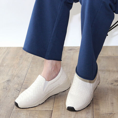 [^:253-05-9861]̂郁bVfUCANZgɁ郋bNX͓IFin(tB)̃bVXb|oꂵ܂BCyɂłXb|Xj[J[͈ꑫ͎ĂԃACeB{[̂\[͒悢5cmōႷȂ▭ȍ̓X^CAbv܂BǂȃR[fɂ킹₷bVfނɒ悢ANZgvXĂ܂BIтȂ闚Sn~̉ɂ͒ᔽNbVZbgĂ̂ŁAԂ̕s⃌W[ɂSėłBɂ̓SĂ̂ŒEyXȂ̂B悭ۂ݂ттtHۂݍł̂ŋȂBVvȃXbNXWK[pcAfj⃏Chpcɂ͂łAXJ[g⃏s[XR[fɂBJ[ɂĕ͋Cς̂ŁÃX^CɍDȈꑫ`CXāBᔽX|WiᔽX|Wgp邱Ƃɂs̏Ռ炰܂Bj*ᔽX|WEEE͂𕪎UAݍޗlȃNbVłB