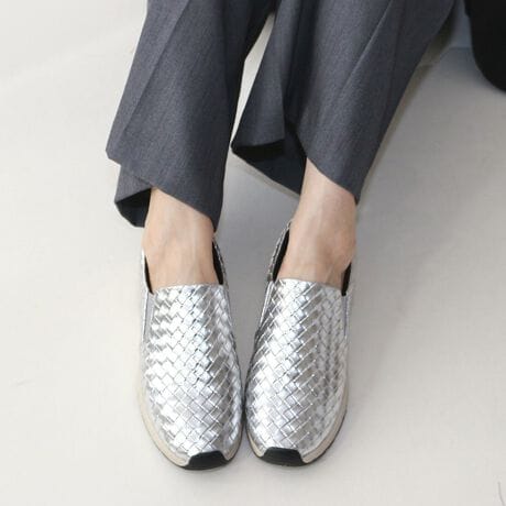 [^:253-05-9861]̂郁bVfUCANZgɁ郋bNX͓IFin(tB)̃bVXb|oꂵ܂BCyɂłXb|Xj[J[͈ꑫ͎ĂԃACeB{[̂\[͒悢5cmōႷȂ▭ȍ̓X^CAbv܂BǂȃR[fɂ킹₷bVfނɒ悢ANZgvXĂ܂BIтȂ闚Sn~̉ɂ͒ᔽNbVZbgĂ̂ŁAԂ̕s⃌W[ɂSėłBɂ̓SĂ̂ŒEyXȂ̂B悭ۂ݂ттtHۂݍł̂ŋȂBVvȃXbNXWK[pcAfj⃏Chpcɂ͂łAXJ[g⃏s[XR[fɂBJ[ɂĕ͋Cς̂ŁÃX^CɍDȈꑫ`CXāBᔽX|WiᔽX|Wgp邱Ƃɂs̏Ռ炰܂Bj*ᔽX|WEEE͂𕪎UAݍޗlȃNbVłB