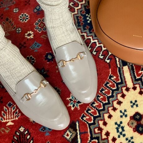 G咍ڂ̃[t@[̓}XgACełNlCFin(tB)rbg[t@[oꂵ܂Bbɂrbg`[t̓S[hJ[킹Aꂽiȕ͋CɁBYCNȈۂ̃rbg[t@[łA悭VFCvꂽtH炵͋Co܂BR[f⃉tR[fȂǁA̓̋CR[fɍ킹ė܂킹̂łˁB̂㎿Ȗ{vdlȂ̂ŗSn㎿Ȗ{vgpĂ̂ő݂ǂAłƍXɏ_炩ȂĂB[z[hQȂ̂ŁAEɂ̂B~ŜɃZbgꂽᔽX|Wɂ闚Sn̗ǂ͂̃|CgłBYCNȃfUCłȂ畝LX^COƍDBܐ悪ׂȂĂ邷tHŃpcX^CłȂAXJ[g⃏s[Xɂ킹₷D̃ACełBghCNȃ[t@[͂̏H~}XgACeȂ̂ő߂GETłˁBᔽX|WiᔽX|Wgp邱Ƃɂs̏Ռ炰܂Bj*ᔽX|WEEE͂𕪎UAݍޗlȃNbVłB[^:183-05-9256]X^btɂTCYĩTCYF23.5cmzFL̑ŕi23.5cm𗚂ĂāAfŗ23.5cmŃtBbg܂BgpĂ{v͂ƂĂ_炩AƂɑɓ݂܂B[t@[̓\[d߂̂̂łÃ[t@[͂ƂĂyAݍł̃fUCȂ̂ŒԂ̕sɂSłBL͓X܃X^bťlIȊzɂȂ܂Bqlɂ芴zقȂ܂߁A܂ŎQlƂĂB