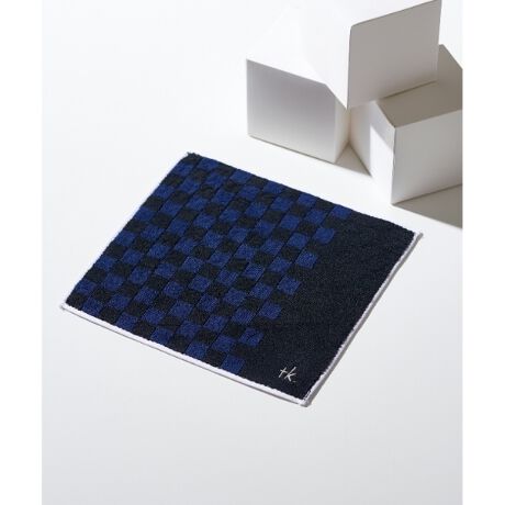 [^ԁF17001900]tk.TAKEO KIKUCHĨl[^InJ`yfށzӂƂG̃\tgȃRbg()100%Ȃ̏_炩Ƌz̍ŁAꂩ̎ɂŜꖇłByfUCzJ[oG[VLxŎg̗ǂ^InJ`BVvȂ|CgS~j}fUCłBRpNgȃTCYŎ^тɂ֗łBj킸gĂ郆jZbNXfUCł̂ŃMtg/v[gƂĂAigɂ߂łB- BRAND CONCEPT -𒴂ĎxgfBViȃACex[XɁAA\rSƃXg[g̎RȔzA{Ǝ̃~bNXX^CĂ܂B