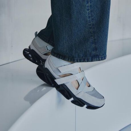 [^ԁF17002612]yfށzvgpĂ܂ByfUCz\ʊ̈قȂ鍇vƍ@nȂ5ނ̑fނ𕡎Gɑgݍ킹xebhT_BXj[J[̂悤ȃX|[eBȈۂɎdグ܂BAbp[ƃANV\[ƂɃNbV̗ǂ̃fUCB2ӏ̃xg𒲐邱ƂłƑɃtBbgA₷dlɁBʋC̗ǂfUCŃXj[J[oŗĂ܂BLC߃X^CÕnYƂĂAJWAX^CO킹Lg܂Bf͂A\bNX킹XXłB| BRAND CONCEPT |𒴂ĎxgfBViȃACex[XɁAA\rSƃXg[g̎RȔzA{Ǝ̃~bNXX^CĂ܂ByCɂȂ鏤i͂Cɓo^XXzîCɓo^ĂJ[̍ēגʒmAXg1_AZ[̒ʒmm点܂BuĥCɓo^ViēׂȂǁAuh̏󂯎邱Ƃł܂BƖ̊֌WɂAۂFČꍇ܂B܂Ap\REX}[gtHȂǂ̊ɂA኱iƉ摜̃J[قȂꍇ܂Bd:Б575g(TvTCY)