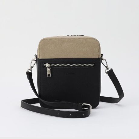 [^ԁF97901323]oCJ[̃fUC悭oAʉ}{bNXV_[obOyfށz悭̂鍇vgpBiŃ[hȈۂłB_̂^b`ő̂ւ̓DACełByfUCzoCJ[̃fUCCpNgobOB悢TCYigɒxǂi{bNX^̃fUCB}`Ƃ̂ŒzAL[P[XAX}[gtHꂢɎ܂TCYłByX^COz[hX^OɃ}b`ACełBoCJ[̃fUCAobO̘g𒴂t@VACeƂđ݊Ă܂BydlzE|PbgFO~2 ~1| BRAND CONCEPT |𒴂ĎxgfBViȃACex[XɁAA\rSƃXg[g̎RȔzA{Ǝ̃~bNXX^CĂ܂BƖ̊֌WɂAۂFČꍇ܂B܂Ap\REX}[gtHȂǂ̊ɂA኱iƉ摜̃J[قȂꍇ܂Bd:390g