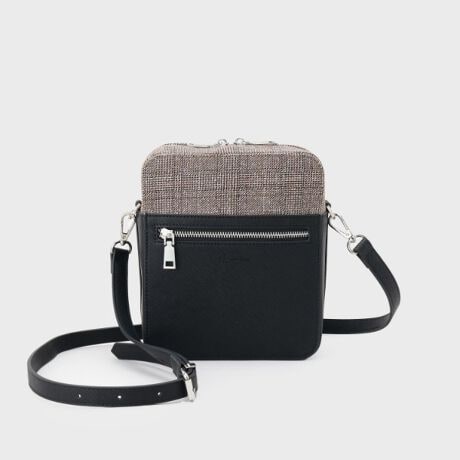 [^ԁF97901323]oCJ[̃fUC悭oAʉ}{bNXV_[obOyfށz悭̂鍇vgpBiŃ[hȈۂłB_̂^b`ő̂ւ̓DACełByfUCzoCJ[̃fUCCpNgobOB悢TCYigɒxǂi{bNX^̃fUCB}`Ƃ̂ŒzAL[P[XAX}[gtHꂢɎ܂TCYłByX^COz[hX^OɃ}b`ACełBoCJ[̃fUCAobO̘g𒴂t@VACeƂđ݊Ă܂BydlzE|PbgFO~2 ~1| BRAND CONCEPT |𒴂ĎxgfBViȃACex[XɁAA\rSƃXg[g̎RȔzA{Ǝ̃~bNXX^CĂ܂BƖ̊֌WɂAۂFČꍇ܂B܂Ap\REX}[gtHȂǂ̊ɂA኱iƉ摜̃J[قȂꍇ܂Bd:390g