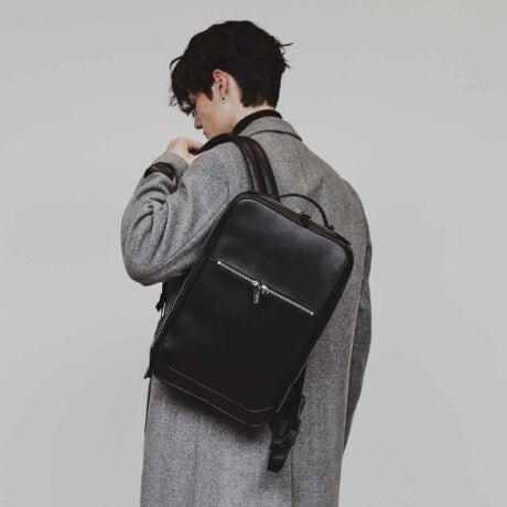 [^ԁF97901343]yfށzAU[gpobNpbNBقȂ2ނ̕\ʊBi019 ubNJ[jX[Xi043 uEJ[jX[Xi119 ubNJ[jVN ׂV{łByfUCzOIɎ[ɂrWlXłgobOB]vȂ͍̂킬ƂƂŁAǂȃX^Cɂ킹₷uꂽfUCvɎdグ܂Btgʂɂ́Aɂt@Xi[|Pbgt邱ƂґȎdlɁBobNʂ̏̃t@Xi[|PbǵAgтJMȂǂɎoMdiȂǂ̃ACe̎[ɕ֗łBʂɂ́uL[IxgvtĂAL[P[X̐LknhʂĂ܂BsoɊp܂Bt@Xi[́Aǎ̂郌U[t̗pĂ܂B{̓ɂ́up\Rvu^ubg[vȂǂ̎[łNbV̂|Pbg𓋍ځB|Pbgɒړۂɂ13D3C`p\R܂őΉĂ܂Btgʂɂ̓t@Xi[|PbgESʃ|PbgE_u|Pbgƃ|Pbg[Bt@Xi[|Pbg͋Mdi[ASʃ|PbgɂA4ށA_u|Pbgɂ̓KWFbg[ȂǁAprɍ킹ĎRɂg܂BydlzE|PbgFO~3 ~6EA4TCY[| BRAND CONCEPT |𒴂ĎxgfBViȃACex[XɁAA\rSƃXg[g̎RȔzA{Ǝ̃~bNXX^CĂ܂ByCɂȂ鏤i͂Cɓo^XXzîCɓo^ĂJ[̍ēגʒmAXg1_AZ[̒ʒmm点܂BuĥCɓo^ViēׂȂǁAuh̏󂯎邱Ƃł܂BƖ̊֌WɂAۂFČꍇ܂B܂Ap\REX}d:1 005g(TvTCY)