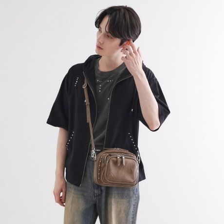 [^ԁF97904302]Studs SeriesiX^bYEV[Yj̃V_[obOyfށz悢Vƃ̂VINTAGEY}bgȍvgpĂ܂ByfUCzVINTAGEYfނgÅ̂fUCɎdグV_[obOBGgh́uX^bYvANZgɔzfUCB{́{AEg|Pbg2ڂAׂ[ɂ֗ȎdlɎdグĂ܂BX^COɎ₷AR[fBl[g̃ANZgƂĊ􂷂ACełBydlzE|PbgFO~2 ~2BRAND CONCEPT |𒴂ĎxgfBViȃACex[XɁAA\rSƃXg[g̎RȔzA{Ǝ̃~bNXX^CĂ܂ByCɂȂ鏤i͂Cɓo^XXzîCɓo^ĂJ[̍ēגʒmAXg1_AZ[̒ʒmm点܂BuĥCɓo^ViēׂȂǁAuh̏󂯎邱Ƃł܂BƖ̊֌WɂAۂFČꍇ܂B܂Ap\REX}[gtHȂǂ̊ɂA኱iƉ摜̃J[قȂꍇ܂Bd:340g(TvTCY)