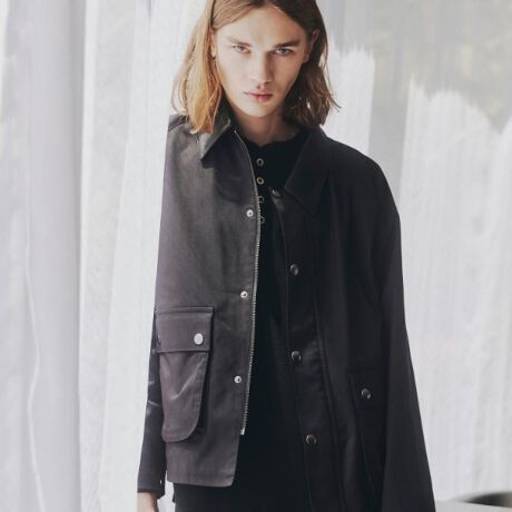 [^ԁF17054100]yfށzi019J[ji026J[jF}bgȕ\ʂ̂ȂɁANтɂ򂪓ȃ|GXefނgpĂ܂B悢V̂d肪JWAoĂ܂Bi119J[jFBe[ŴVHꂽfނgpĂ܂ByfUCzsɉfAꂽneBOWPbgBfC[ɂgAȂꊴꒅłBʂ킬Ƃ~j}ȃfUCȂAneBOWPbgȂł͂̋@\ɂ܂BFAJWAȂiȈۂ^܂BydlzE|PbgFO~4 ~2EnyTCYz02TCYiMjF165`175cm03TCYiLjF170`180cmW̌^ɂڈɂȂ܂| BRAND CONCEPT |𒴂ĎxgfBViȃACex[XɁAA\rSƃXg[g̎RȔzA{Ǝ̃~bNXX^CĂ܂ByCɂȂ鏤i͂Cɓo^XXzîCɓo^ĂJ[̍ēגʒmAXg1_AZ[̒ʒmm点܂BuĥCɓo^ViēׂȂǁAuh̏󂯎邱Ƃł܂BƖ̊֌WɂAۂFČꍇ܂B܂Ap\REX}[gtHȂǂ̊ɂA኱iƉ摜̃J[قȂꍇ܂Bd:945g(TvTCY)