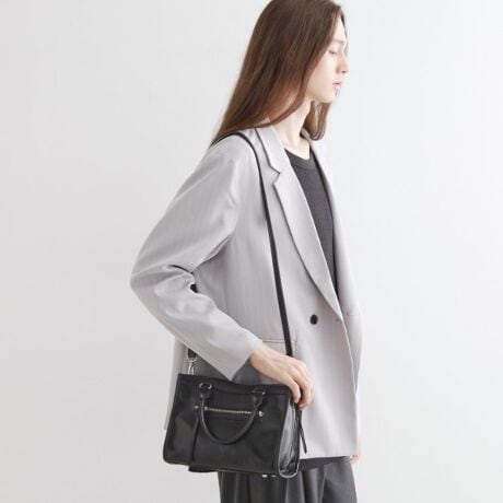 [^ԁF97904346]yfށzvgpĂ܂BJ[ɂđfފقȂ܂Bi019J[ji044J[jICi152J[jXG[h yfUCzY2KYX^bYXNGA{XgobOBJ[ɂĎ̈قȂABe[Ŵ3fނgpĂ܂Bt@Xi[́uOvAV_[̃obNANZgɂȂfUCB{̃TCh̊J\ȃt@Xi[́AJƗeʂL@\ʂƊJۂ̃fUC˔Ă܂BV_[͒E\BV[X^Cɍ킹āAu莝E|E΂ߊ|vƎg\łB̃obOX^COɉ邾ōG炵ObƏオACełBydlzE|PbgF~3 O~1| BRAND CONCEPT |𒴂ĎxgfBViȃACex[XɁAA\rSƃXg[g̎RȔzA{Ǝ̃~bNXX^CĂ܂ByCɂȂ鏤i͂Cɓo^XXzîCɓo^ĂJ[̍ēגʒmAXg1_AZ[̒ʒmm点܂BuĥCɓo^ViēׂȂǁAuh̏󂯎邱Ƃł܂BƖ̊֌WɂAۂFČꍇ܂B܂Ap\REX}[gtHȂǂ̊ɂA኱iƉ摜̃J[قȂꍇ܂Bd:675g(TvTCY)