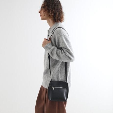 [^ԁFC0104376]yfށz{ vn |GXe\ʂɂقǂ悭V{vgpĂ܂ByfUCzۂ݂̂tH̃V_[obOBC3w\ɂȂĂAdɕ֗Btgt@Xi[͓ɒĂ̂ŁAו̏oɕ֗łBjZbNXłgfUCłBydlzE|PbgFO~1| BRAND CONCEPT |𒴂ĎxgfBViȃACex[XɁAA\rSƃXg[g̎RȔzA{Ǝ̃~bNXX^CĂ܂ByCɂȂ鏤i͂Cɓo^XXzîCɓo^ĂJ[̍ēגʒmAXg1_AZ[̒ʒmm点܂BuĥCɓo^ViēׂȂǁAuh̏󂯎邱Ƃł܂BƖ̊֌WɂAۂFČꍇ܂B܂Ap\REX}[gtHȂǂ̊ɂA኱iƉ摜̃J[قȂꍇ܂Bd:250g(TvTCY)