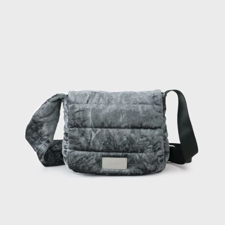 [^ԁF97904311]lCPuffyV[YBAGɐVFǉIyfށzJ[ɂĈقȂfނgpĂ܂BnF|GXefނgpĂ܂B019 ubNJ[vFȂ₩̃\tgX[XvgpĂ܂B119 @ubNJ[iC213O[J[E294lCr[J[NbVxANbVxAƂ́xAn̈ŁA킴Ɩѕ݂𗐂悤ȉH{Ă܂B򂪂Apx̓ɂĐF̔ZWω̂ŁA[݂̂ۂɂȂ鍡Ggh̑fނłByfUCzALLV[Yy߂ptB[tbvV_[BȂ߂邱ƂŁAՂƂ{[̂VGbgoĂ܂BV_[͒ł̂Łu|E΂ߊ|v\BZĎ莝\łBtbvɂ̓JNV}OlbgtBtg̃^v[gANZgɂȂfUCBX^CÕANZgɂXXłBydlzE|PbgF~2| BRAND CONCEPT |𒴂ĎxgfBViȃACex[XɁAA\rSƃXg[g̎RȔzA{Ǝ̃~bNXX^CĂ܂ByCɂȂ鏤i͂Cɓo^XXzîCɓo^ĂJ[̍ēגʒmAXg1_AZ[̒ʒmm点܂BuĥCɓo^ViēׂȂǁAuh̏󂯎邱Ƃł܂BƖ̊֌WɂAۂFČꍇ܂B܂Ap\REX}[gtHȂǂ̊ɂA኱iƉ摜̃J[قȂꍇ܂Bd:360g(TvTCY)