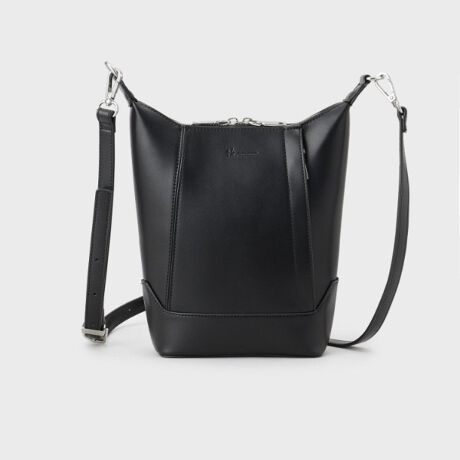 [^ԁF97904347]yfށzvgpĂ܂BJ[ɂĕ\ʂقȂ܂B019J[悢򊴂̃X[X119J[\ʂ̌^IȃTtBA[myfUCzc̃VGbg̃V_[obOBRpNgȌڂȂA500mlTCỸybg{gⒷzۂTCYB^ꂵɂƂfނȂ̂ŁAIȃVGbgۂĂ܂Btgʂɂ͐؂ւ𗘗pt@Xi[|PbgtBV_[̃^p[ciobN^TJjAt@Xi[̈肪fUC̃ANZgɁBwʕ͕pɂɎgp郂m̎[ɕ֗ȃpb`|PbgtBɂ̓t@Xi[|PbgApb`|PbgĂ܂BydlzE|PbgFO~2 ~2| BRAND CONCEPT |𒴂ĎxgfBViȃACex[XɁAA\rSƃXg[g̎RȔzA{Ǝ̃~bNXX^CĂ܂ByCɂȂ鏤i͂Cɓo^XXzîCɓo^ĂJ[̍ēגʒmAXg1_AZ[̒ʒmm点܂BuĥCɓo^ViēׂȂǁAuh̏󂯎邱Ƃł܂BƖ̊֌WɂAۂFČꍇ܂B܂Ap\REX}[gtHȂǂ̊ɂA኱iƉ摜̃J[قȂꍇ܂Bd:365g(TvTCY)