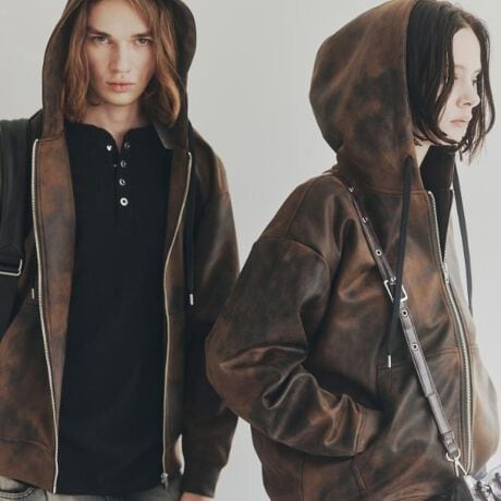 [^ԁF17034108]ꖇŃL}郔Be[Wvg̃p[J[yfUCztbgŃLCڂȈۂƒ݊̃_{[fނgpĂ܂BBe[WCNȃvg{Ă܂ByfUCzBe[WH{悤ȃvg̃Wbvp[J[BJWAȈۂ̃p[J[tbgŔȑfނɃvg{ƂŃLC߂ȈۂꖇɎdオ܂BfjXbNX܂ŕL{gXɂ킹Ă܂BI[o[TCYVGbgőЂL݌vłARpNgȏ䊴ɎdグĂ܂BydlzE|PbgFO~2yTCYz01TCYiSjF160`170cm02TCYiMjF165`175cm03TCYiLjF170`180cmW̌^ɂڈɂȂ܂B| BRAND CONCEPT |𒴂ĎxgfBViȃACex[XɁAA\rSƃXg[g̎RȔzA{Ǝ̃~bNXX^CĂ܂ByCɂȂ鏤i͂Cɓo^XXzîCɓo^ĂJ[̍ēגʒmAXg1_AZ[̒ʒmm点܂BuĥCɓo^ViēׂȂǁAuh̏󂯎邱Ƃł܂BƖ̊֌WɂAۂFČꍇ܂B܂Ap\REX}[gtHȂǂ̊ɂA኱iƉ摜̃J[قȂꍇ܂B