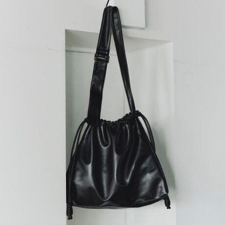 [^ԁF97901327]eʂŃX^CO̎ɂȂobOoIyfށzîiCAU[ȂǁAJ[ƂŕʑfނpӂĂ܂B019ubNJ[Fnƒ悢򊴂̂鍇v919ubNJ[FBe[WYÂvg{v944uEJ[FBe[WYÂvg{v119ubNJ[FV̂iCfނgpĂ܂B419ubNJ[Fnƒ悢򊴂̂鍇v519ubNJ[FV̂iCfށBhXgR͍vgpĂ܂ByfUCzi019E919E944E119J[j@\͂AghՂȃfUCobOB߂̃XgbvƐĝɓތ`ŎgSnǂłBTCYF:39cm (㕔):51cm ():57cm }`:13cm V_[ΉTCY:69`107cmi419E519J[jJ̃hXgiiRjɂ́A[ɂ肰ȂXrfUC{Aוɂ܂łĂ܂BJiȂԂȂAB4t@Cۂ܂eʁIʋ΁Eʊw͂Aו̂oɂœKłBhXgiċВ^ɂĂAA4TCY[\Bו̗ʂX^Cɍ킹āAVGbg𒲐ł܂BobO̓ɂ́At@Xi[|Pbg2W|PbgBW|Pbg̓ybg{gȂǂ̏d̂ĂňړɂAobO肷̂ŁAKɂg܂BނƐłAKvȂ̂TbƎo܂BJɂ̓}OlbgtĂ̂ŁAו̔яohASĎ^ׂ܂BX^CO̎ɂȂAI[V[Ygėp̍ACełBTCYF:35cm (㕔):42cm ():43cm }`:9cm V_[ΉTCY:69`107cmydlzid:755g(TvTCY)