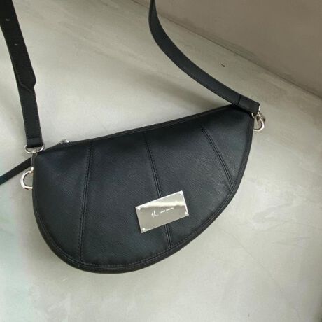 [^ԁF97904345]yfށzJ[ɂĕ\ʊ̈قȂ鍇vgpĂ܂BE019 ubNJ[Fnƒ悢̂鍇vE119 ubNJ[Fvfނɕ\ʂ̌^IȃTtBA[mH{Ă܂BE244 uEJ[Ftg̓kobN̍vEobN̓nƒ悢̂鍇vgpĂ܂ByfUCzgh̃AVg[ȃn[t[V_[obOB{̂̐؂ւ́ufUCvɉAԂ̂uXeb`^؂ւӏ̍EɃXeb`{Z@vS̓IɎ{ƂŁuIȃVGbgvۂĂ܂BXȈۂłȂAu500ml̃ybg{gE܂ݎPEgсvȂǂۂTCYBɂ̓t@Xi[|PbgtŋMdi̎[ɕ֗łBtg̃v[gAV_[̃TJp[cȂǃ^p[cANZgɂȂfUCBN[Ȉۂ̃obO̓LC߃X^COAJWAX^CO܂ŕL킹Ă܂BydlzE|PbgF~1| BRAND CONCEPT |𒴂ĎxgfBViȃACex[XɁAA\rSƃXg[g̎RȔzA{Ǝ̃~bNXX^CĂ܂ByCɂȂ鏤i͂Cɓo^XXzîCɓo^ĂJ[̍ēגʒmAXg1_AZ[̒ʒmm点܂BuĥCɓo^ViēׂȂǁAuh̏󂯎邱Ƃł܂BƖ̊֌WɂAۂFČꍇ܂B܂Ap\REX}[gtHȂǂ̊ɂA኱iƉ摜̃J[قȂꍇ܂Bd:290g(TvTCY)