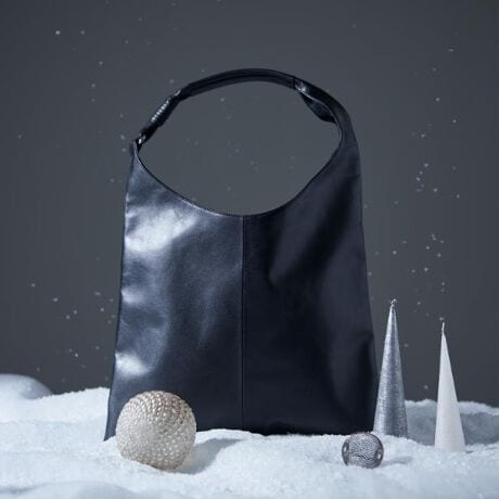 [^ԁF97905301]vґɎgpAU[g؃]ChobOByfށz悢ƁAȂ₩̋vgpĂ܂BƂƎɓނȂ₩ȎƁA悢򊴂͎gނقǂɐ[܂镗AľĂ܂B̃obO̍ő̓́Augy]Chi`jvƂtHB悭ɌčL芴̂fUĆAɂɔ܂BVvȂU[R[h̊tfBe[ȂǃANZgꂽfUCɁBA4t@C[łAڈȏ̗eʂ͂̂ЂƂBJLAו̏oX[YBJWALC߂܂ŕLR[fBl[gɍ킹Ă܂Bɂ̓t@Xi[|PbgƁAg̗ǂ_u|PbgtB؂Ȑlւ̃MtgɂœKłBydlzE|PbgF~3EA4TCY[| BRAND CONCEPT |𒴂ĎxgfBViȃACex[XɁAA\rSƃXg[g̎RȔzA{Ǝ̃~bNXX^CĂ܂ByCɂȂ鏤i͂Cɓo^XXzîCɓo^ĂJ[̍ēגʒmAXg1_AZ[̒ʒmm点܂BuĥCɓo^ViēׂȂǁAuh̏󂯎邱Ƃł܂BƖ̊֌WɂAۂFČꍇ܂B܂Ap\REX}[gtHȂǂ̊ɂA኱iƉ摜̃J[قȂꍇ܂Bd:515g(TvTCY)