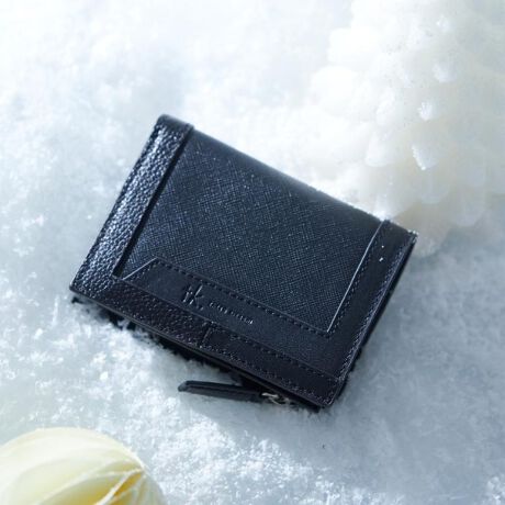 [^ԁF97905401]yfށzvgpĂ܂BU[{̗ǂȂAIɃTtBA[mHV{H{Ă܂B悢򊴂łBubNJ[i519j́AuTtBA[mvuVNvuX[Xvƕ\ʊ̈قȂ3ނ̉H{Ă܂Bu[J[i594j́ATtBA[mH{3F̃U[gݍ킹Ă܂ByfUCzg~O{悤ȃfUCƃRpNgTCỸ~jEHbgBwʂɂ͐؂ւ𗘗p~j|PbgzuBJ[h⒓ԌȂǂTbƎ[ł܂BLt@Xi[K͑傫JAg₷oX[YłB2w\ŏK̕ނɂ֗ŁATT}`tȂ̂ŏKڂSz܂B݂̂t@Xi[݂͒͂₷AJX[YBɂ̓J[h[5ӏƁA1ŵDtBS̓tŁAMtg^v[gɂIXXłBydlzE|PbgFK~1 D~1 J[h|Pbg~5| BRAND CONCEPT |𒴂ĎxgfBViȃACex[XɁAA\rSƃXg[g̎RȔzA{Ǝ̃~bNXX^CĂ܂ByCɂȂ鏤i͂Cɓo^XXzîCɓo^ĂJ[̍ēגʒmAXg1_AZ[̒ʒmm点܂BuĥCɓo^ViēׂȂǁAuh̏󂯎邱Ƃł܂BƖ̊֌WɂAۂFČꍇ܂B܂Ap\REX}[gtHȂǂ̊ɂA኱iƉ摜̃J[قȂꍇ܂B