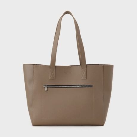 [^ԁFC0105373]yfށzvgpĂ܂BiȃV{قǂĂ܂ByʂłꂪȒPȂ߁AVCɂfC[ɂg܂ByfUCzIIt킸􂷂A~j}Őꂽg[gobOBA4t@Cm[gPCƎ܂pIȃTCYŁAʋ΁EʊwɂœKłBfUC̃ANZgɂȂĂtg̃Wbv|PbǵAC[ɒڃANZXłђʎdlBX}[gtHpXP[XȂǁApɂɏoꂷ鏬̎[ɔɕ֗łBԌ̓}OlbgzbNŁAgɂS݌vBꂢ߂ȃWPbgX^CAJWAȓ̃R[fBl[g܂ŁAL킹ėp̍͂łBydlzE|PbgF~1EA4TCY[̏itkDTAKEO KIKUCHIX܂ł͎舵܂̂ł₢킹̓R[Z^[܂ŁB| BRAND CONCEPT |𒴂ĎxgfBViȃACex[XɁAA\rSƃXg[g̎RȔzA{Ǝ̃~bNXX^CĂ܂ByCɂȂ鏤i͂Cɓo^XXzîCɓo^ĂJ[̍ēגʒmAXg1_AZ[̒ʒmm点܂BuĥCɓo^ViēׂȂǁAuh̏󂯎邱Ƃł܂BƖ̊֌WɂAۂFČꍇ܂B܂Ap\REX}[gtHȂǂ̊ɂA኱iƉ摜̃J[قȂꍇ܂Bd:520g(TvTCY)