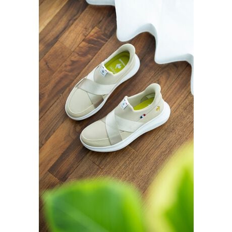 [^:LU5SSN21LZ]yƗuNEXTEPvV[Yz2025NtĂɓoꂵyʃjOXj[J[uLCS }kṽ_uxgX^CBAbp[̃_uxg̃fUCA悭z[hȂX^CbVɌ悤ɐ݌vꂽfłBZ}ł鎞ɂƗ悤ɁAE₷̃fUCɂĂ܂BƗ₷悤A_uxg̃Xb|^Cv̗pARԎԂȂAɏoyłBɁAAbp[Ŝɂꂵ₷S̑fނgpAƕɂƗ₷`̃fUC̗p܂B{[̂\[͌ȂӂƌySnłȂA𓥂ݏoۂ̋Ȑɂz݌vłBTChɂ̓tXuh炵gR[̃e[vƃuhSzuAVvȂ炵GKgȃfUCɂȂĂ܂BGKgȃ_uxg̃Cƌ̂ŁALCڂȃR[fBl[gɂ킹₷fUCłB