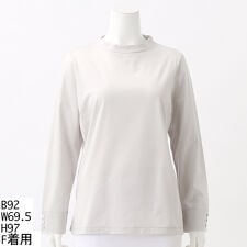 袖飾りボタンカットソー