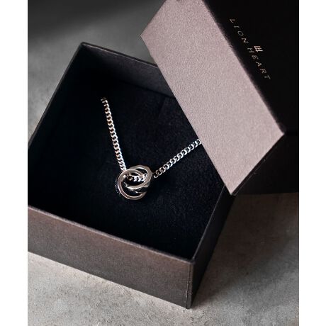 [^:03NE073BOX]yAM[Ή / T[WJXeXzaNX}X̃V[ɃIXXIJbgʂ_炩lbNXygTHE EDGEhVOl`[JbeBO_uOlbNXzCIn[g̃fUC[NŊAVvȃfUCȂ瑼ɖʑ̂̃ANZT[V[YgTHE EDGEhBLL肷Ȃ悤▭ɐ݌vꂽʑ̂́Â݂ȂƓȏ_炩܂By_gɃfUCĂuhl[̓G|LVŒFĂ܂BGh5cm̃AWX^[Ă̂ŁAX^COɂĒ𒲐\łBjZbNXȕ͋CɎdオĂ܂̂ŁA咣ȂyAACeƂĊ􂵂܂B͂߂ĒɈSȃT[WJXeXfނŐBpBOXƃVbv܂t̂ŃMtgV[ł劈􂵂܂BU[R[htĂāAgŊȒPɌԂƂo܂̂ŁAgŃbsOyAʓrpӂbZ[WJ[hȂǂ邱Ƃo܂B{bNXtLOzf[V[Y̑蕨ɂł悤A{bNXɓĂ͂܂BMtĝnɂgVbv܂t܂BR[ȟѕ(P){bNXɑ΂ĕt̃U[R[h2dŊ܂B(Q)ƂiĂŌтŌт܂B(R)U[R[h̗]݂͂ŃJbg܂Buh̃ACfeBeB𔽉fuhAT[WJXeXؖfލ󂪕KiɔfĂ܂Bׂ₩ȕËȂmÂsĂ܂BT[WJXeXT[WJXeX͔ɗDAfC[[Xɂ҂ȑfށBAM[̕łgpĂ̂ŁApłȂv[gƂĂSĂIт܂B⊾ɂKтɂAϐFɂ̂ł̎ԂقƂǂ܂BBeX}[gtHEp\RȂǂ̃j^[ɂAʏƎ̐FقȂČꍇ܂BAM[ɋfނłAAM[̌͗lXȈׁA100%ȂƂ񑩂ł܂B\߂ByLH-1-GGC`-zu߂ĒANZT[CIn[głlɁvƂz琶܂ꂽAt@bVEX^CEV[I΂ȂfC[[XȃRNVByTHE EDGE-WEGbW-zCIn[g̃fUC[NŊAVvȃfUCȂ瑼ɖʑ̂̃ANZT[V[YB͖ʂƂ΂قǊpALLƌP܂BTHE EDGEV[Ŷ͑ʑ̂_炩P邱ƁBLL肷Ȃ悤▭ɐ݌vꂽʑ̂炱Â݂ȂƓȋP܂ByLION HEART-CIn[g-z1996N瑱hXeBbNuhBuhRZvǵwɕωꂸ VȉlςVFA ANZT[uhBxuh̗jCIn[g̃uhl[́Ap`[h1hThe Lion HeartedhɂȂŖÂꂽB`DŁAhȍsDވAsdSقǂ̔MS̎傾uqSvB̕ՓIȌhׂl̂悤ȑ݂ł葱AVѐS܂łYȂAl̒jɎxuhł肽AƂ肢߂āBƂĂ͂܂C|[gVo[WG[ZNgVbvƂāACO̐VifUCi[B̍i{ɏЉB܂hXeBbNuh̔@AIWiv_Ng̊JȂǁAYANZT[EB