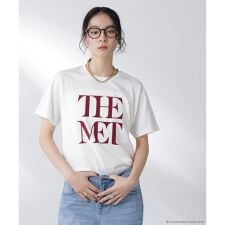 The Met 別注ロゴプリントTシャツ