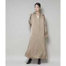 シャーリングギャザースリーブサテンマキシワンピース