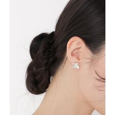 フラワーモチーフピアス