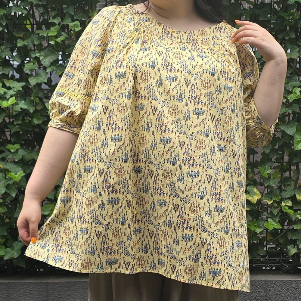 洗える】パレード柄スクエアーネックチュニック 【日本生地