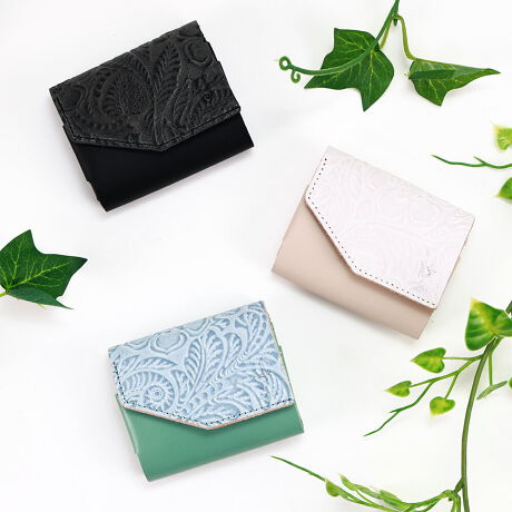 [^:0501-ru]yAGILITY affa(AWeB Abt@)zZRpNgȎO܂złBtbvɂĖ{̂cɊJƁA(O)ɂ̓{bNX^KꂪĂ܂Bg[ɊĴŏK₷AނłKނ悤ɓ邱Ƃł܂(Kzőe15x)BKꗠɂ̓J[h1`2|PbgĂ܂Bzɂ̓J[h5x܂Ƃ߂ē|PbgĂ܂B|Pbg̗e͂ӂ܂ԂāAɐ^񒆂ɂ̓XbgĂ̂ŕ̃J[hĂoꂵ₷\ɂȂĂ܂B̎D̃Xy[Xɂ10x̎[ł܂BK|PbgƃJ[h|PbgDŕݍނ悤Ȍ`ɂȂ̂ŁADɐ܂ڂɂṽXgXɂȂ܂B{̌둤ɂ1̃J[h|PbgtBICJ[hȂǂĂƁAꂽ܂܃^b`ł֗łB[i:05018108,05018714,05018778]yfނɂāzFlower Embossed - t[G{X(riX)^jł₵LbvɁAnc̐vHŉFĂt[̌^^iG{XjvłB̏ɏnEl萁ŐߏグAɓnƂHŔptB̂A^ɗ̊Ă܂BgĂƉAw[FɕωĂGCWO߂܂B@Bł͂ȂEl̎ŐFAHĂ̂Ō̍܂ꂻꂪƂȂĂvłB