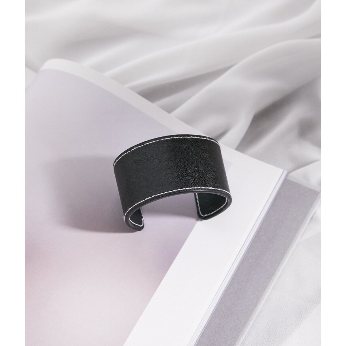 フェイクレザーワイドバングル | ビス(VIS) | マルイウェブチャネル