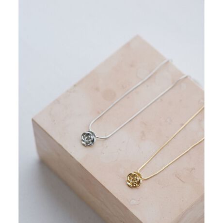 [^ԁFBVZ15080]2025tāyfUCEVGbgzNCȃo`[t̃lbNXBɂ₩ȂtɗVGbgŁALeCXgɍ킹₷悤ɏڂȂŁA莝̃lbNXƂd˕t₷dオłByJ[zS[hƃVo[2FWJBy߂̃R[fBl[gztF~jeCXgɂ͂AăJWAR[fɍ킹ăỏ̂߂łB