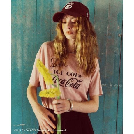 [^ԁFBVM75210]2025tāPOINTEjRJR[Ђ1930N~40NɃtH[JXAAĴ̎ɗsuf[h`ṽX^CC[WāABe[Ŵ郍STVcWJIyfUCEVGbgz1930ÑRJR[Ђ̃A[JCuꂽSgpAbNXTCỸVGbgTVcɎdグ܂Bꂼ̃{fBJ[ɍ킹ătgƃobNɃRJR[Ђ̃ACR}[NvgĂ܂ByfށzSnƕ̗ǂRbg100VfނgpĂ܂ByJ[z`R[O[(06)AzCg(10)AsN(63)3FWJBy߂̃X^COzRJR[R{[ṼTybg(i:BVY75200)͂łAfjȂǂ̃JWAȃ{g킹߂łBgTimelessly by Your Sideh 𒴂ĂׂɃRJR[̗ネSɏhh^CXȖ́hCXs[VɃXyVRNVWJ܂B-------------------------------VIS1930ÑAJōLÂ߂̃fjJ`[BRJR[̌_ƂƂɐ܂ꂽ̎̃[hAVIS炵_ōĉ߁Bgh؂ɂȂA^CXȖ͂ƍ̋Cd˂AARŐꂽfjX^CĂ܂B-------------------------------yCoca-ColaACezEobNGuC_[NbvhVc(i:BVH75200)ESvgt`TVc(i:BVM75200)EtHgSvgA\[gTVc(i:BVM75210)EGuC_[Tybg(i:BVY75200)EGuC_[Lbv(i:BVU75200)摜̏i̓TvłBۂ̏iƎdlAHATCY኱قȂꍇ܂B摜ɂĂ͎ۂ̐FƈقȂꍇ܂BF͐nAbv摜mFB