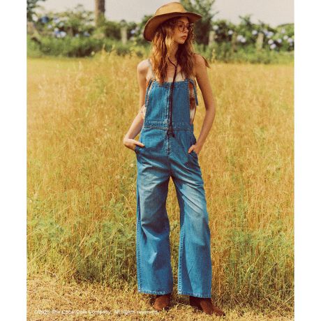 [^ԁFBVY75200]2025tāPOINTEjRJR[Ђ1930N~40NɃtH[JXAAĴ̎ɗsuf[h`ṽX^CC[WāATybgpcWJIERJR[̃ShJ|PbgACLb`ɁBE悢ChVGbgő̌^Jo[ۂ𗼗ByfUCEVGbgztg|Pbg[ɃRJR[̃sXl[tAobNE|Pbg1930ÑACRS}[NhJœWJTybgpcłBE₷tgt@Xi[ŁAǂbNX[YƂĂSn̗ǂTybgpcɎdグĂ܂BRŒRɒ߂łƂ|CgIyfށzRbg100%9IXfjƃJcMgpByJ[zu[fjAOCbVsN2FWJłBy߂̃X^COz{[_[TVc⓯V[Ỹt`X[uTVc(i:BVM75200)ASTVc(i:BVM75210)ƃLbv(i:BVU75200)킹Ǝv؂JWAȃX^CɁBVcuEX킹ꂢ߃JWAɎdグ߁B^NgbvƃANZT[ŃwV[tF~jȉăR[f܂BgTimelessly by Your Sideh 𒴂ĂׂɃRJR[̗ネSɏhh^CXȖ́hCXs[VɃXyVRNVWJ܂B-------------------------------VIS1930ÑAJōLÂ߂̃fjJ`[BRJR[̌_ƂƂɐ܂ꂽ̎̃[hAVIS炵_ōĉ߁Bgh؂ɂȂA^CXȖ͂ƍ̋Cd˂AARŐꂽfjX^CĂ܂B-------------------------------yCoca-ColaACezEobNGuC_[NbvhVc(i:BVH75200)ESvgt`TVc(i:BVM75200)EtHgSvgA\[gTVc(i:BVM75210)EGuC_[Tybg(i:BVY75200)EGuC_[Lbv(i:BVU75200)摜̏i̓TvłBۂ̏iƎdlAHATCY኱قȂꍇ܂B摜ɂĂ͎ۂ̐FƈقȂꍇ܂BF͐nAbv摜mFB