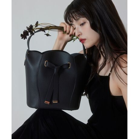 [^ԁFBVX45140]2025H~POINTE|[`Az͂񂨕ٓ500mlybg{gȂǂ[ł܂BE3w\Ŏd₷A̕Ȃ悤Ƀt@Xi[t܂BEt@Xi[߂܂܁AgтȂǂo₷悤Ƀ|Pbg̈ʒuɂĂ܂BEnh̒ł̂ŁÃR[g_E𒅂ĂArɂ邱Ƃł܂BEO\ȃV_[xgBEnhɃV_[xgڑł̂ŁA΂ߊ|ƂɃnhזɂȂ܂BErEāA̎CyĂ܂BEVIS炵{hAiȃfUCByfUCEVGbgz܂łԂgĂ悤ȁAAȏC[W܂BԂ̂ꂢȃtHA@\ɂʂ2WAYobOłByfށzڗɂVŇ^tFCNU[B|Pbĝ͍tFCNXG[hgpByJ[zubNAItzCgAsNn3FWJłBE`R[gRXXJ[C[WubNԌtFu̎vovuꂽvEXm[t[NEC[WItzCgԌtFu^vuFЂ閣́vuK̍ėvE`[bvC[WsNԌtFủ萶vuvv-----------------------------|Pbg̐F~1A4[F~500ml̃ybg{gFZz[FZV_[RFi߉j-----------------------------摜ɂĂ͎ۂ̐FƈقȂꍇ܂BF͐nAbv摜mFB