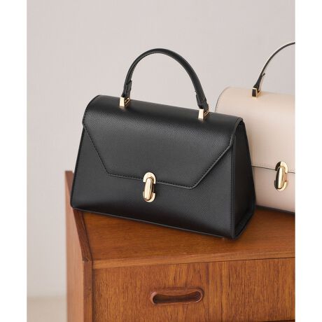 [^ԁFBVX65080]y2025 Autumn/Winterzy25AWzPOINTEpV{gpAiȃcƂقǂ悢̊oBڗɂ̂|CgBEtg̋Ђ˂鎖ŊȒPɊJł܂BEgpĂɂAtgɂ͊ۂ݂̂鏗炵̂BẼWCg㎿Ȃ̂Iт܂BE{̂̔wʂɂ̓X}[gtHICJ[hɎo|PbgtBobO܂܂łA̓삪X[YɁBEO\ȃV_[XgbvtŁAnhobOƂĂA΂ߊ|ŃJWAɂB@V[ɍ킹ĕ\ςA2WAYdlłBE̎CyrEtByfUCEVGbgz`VGbgɁAzƂnhBVvȂꂽȂ܂Al̖͂Ă܂BiȃfUCŁAdEoEHEf[gɂ߁BɊYȂAЂƂ̓ʊYĂBȗzA㏗̂߂̃}XgoCobOłByfށzڗȂpV{vByJ[zubNALiAL3FWJB-----------------------------|Pbg̐F~1AO~1z[FZ500mlybg{g[FZA4[F~V_[RFi߉j-----------------------------摜̏i̓TvłB ۂ̏iƎdlAHATCY኱قȂꍇ܂B