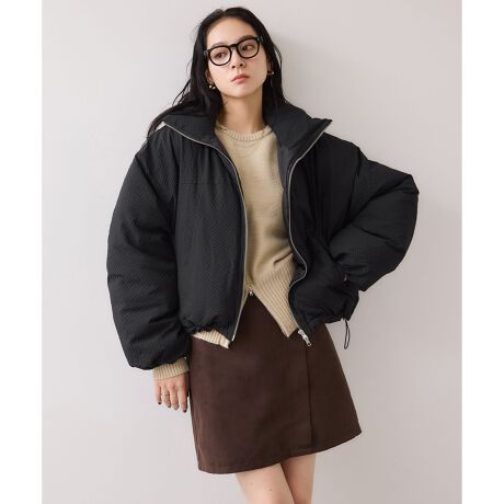 [^ԁFBVL85050]y2025 Autumn/Winterzy25AWzPOINTE̓IȃLgfނVNȃV[gu]BEyʂłӂƂSnȂAgBE悢{[ŉؚoXBẼhXgŃVGbg\ByfUCEVGbgzۂ݂̂VGbg炵ۂ̃V[gu]B̊̂LgfނR[fBl[gɕ\vX܂Byď_炩SnȂAӂ݂̂tHŃoX悭X^CAbvB̃hXgŃVGbgiƁARpNgȈۂɎdオ܂B܂Ńt@Xi[߂Ǝ񌳂܂ŒgAhob`Byfށz}bgȃLgfނgpB\ʂɉʊ̂eNX`[ŁAJWAɂȂ肷iȈۂ^܂ByJ[zubNA_[NuEALiAx[W4FWJBǂȃR[fɂ݂₷AV[Y[h߂܂By߂̃X^COzs[XICXJ[gȂǁA炵אgVGbg̃{gƍDB{[̂XJ[g⃏Chpc킹ĂÃhXgŃn΂ƂۂɁBy₩ȑfފŁAӂƂtF~jX^Cy߂܂B-----------------------------nF򊴁F₠蓧FȂLkFȂEGXgFSȂt@Xi[Fʂɂ|PbgF{^FȂňF肻̑dlFTCh̐̓hXgdlBG߁FHA~-----------------------------yfpTCYzg:168cm pTCY:F́ATCgJ'aDoRe JUN ONLINE܂WEBX܂ƃ~lGXgVhX̂舵ƂȂ܂B摜̏i̓TvłB ۂ̏iƎdlAHATCY኱قȂꍇ܂B摜ɂĂ͎ۂ̐FƈقȂꍇ܂BF͐nAbv摜mFB