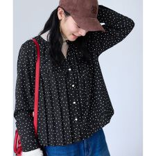 ビス(VIS)の【WEB限定】ゴールドボタンタックブラウス