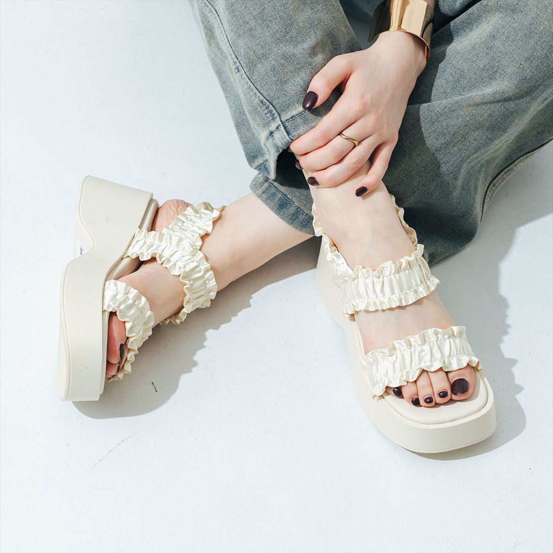 イーボル サンダル 軽量厚底ﾌﾘﾙｻﾝﾀﾞﾙ レディース large EVOL】軽量厚底フリルサンダル IW5394 | EVOL | マルイウェブチャネル