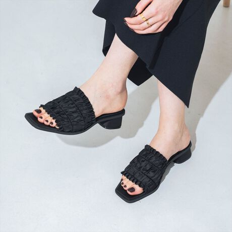 yEVOL 2025SS collectionzׂȃtƃMU[ẴVvȃR[fBl[gɃANZgvXĂT_Bg킸ɃXbƗ~[fUCŐ▭ɗ₷4cmq[͊yɃX^CAbv܂BTefނgpĂ̂ŃJWAɂȂ肷Aiȕ͋Cłmɍ킹Ă̂|CgByTCYɊւāzSTCYF22~22.5MTCYF23~23.5LTCYF24~24.5LLTCYF25~25.5y`bgŋCyɑkzInstagramDMɂāACɂȂ钅pfނȂǁACyɂkBEʐ^ŏڂ`邱Ƃ\łISnɂ͌l܂̂ŁA܂łڈƂĂBi摜̓TvgpĂ邽߁AFTCY̎dlɕύXꍇ܂̂ŁA\߂ByEVOL/C[{zinstagram(evol_official0)