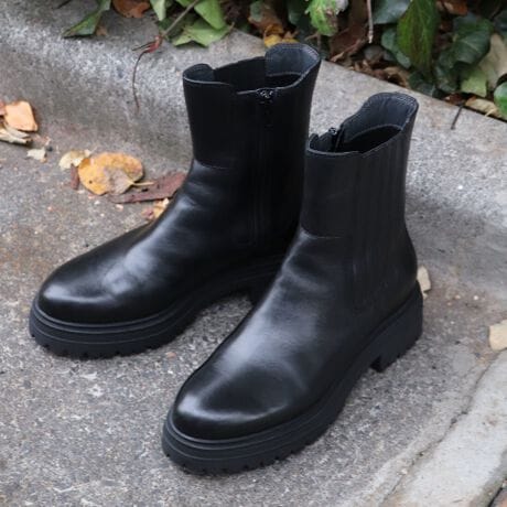 [^:IZ8117]yEVOL 2025AW collectionz䊴߂̃TChSAu[cB㎿ȉƍ̂锧݂̗ǂ{vfނgpA_炩SnɎdグ܂BTChSAfUCŃTbƒEł̂|CgIΗقǑɓ݌oNωy߂ACełByTCYڍׁilTCY^23.5cmjzq[F4.0cmБdʁFgAEg\[Fcm-----STAFF COMMENT-----yX^btSzFE23.8cmE23.8cm/CYFWEEbFW pTCYF23.5cmRgFCp23.5cm҂łB23.8cm̂łܐ͔rI߂ɓ܂ACɂȂa͂Ȃ̂ŖȂłBL߂ōbłA{vfނ_炩߂ŊyȗSnłTChSAfUC݂͑₷̂œ~̃u[c1͎u[cłI================================================y`bgŋCyɑkzInstagramDMɂāACɂȂ钅pfނȂǁACyɂkBEʐ^ŏڂ`邱Ƃ\łIyEVOL/C[{zinstagram(evol_official0)================================================Snɂ͌l܂̂ŁA܂łڈƂĂBi摜̓TvgpĂ邽߁AFTCY̎dlɕύXꍇ܂̂ŁA\߂B