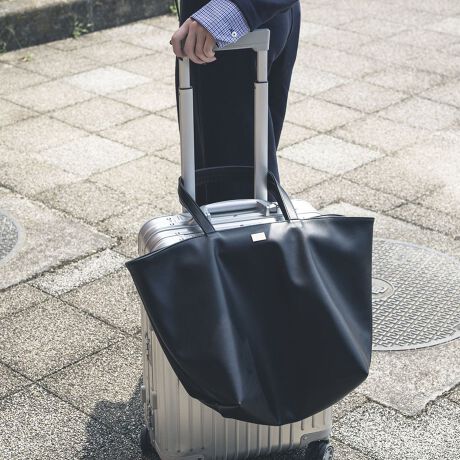 [^:LZ40241]y&EVOL 2025AW collectionzƂ_炩̑̂ɓ݂₷fނgpg[gobOBVvȃfUCɃS[hp[c{悢ANZgɁBƕE}`̎[́IJɂ͊J₷}Olbg{^tŁAobO̒ɂSɑ傫ȃ|Pbg1tĂ̂ŁAX}zL[P[X̏ނڂĎ[IigʋΒʊw͂AsobOƂĂ߂łIy@zd: 560g: 30cm: ŏ31cm/ő49cm}`: 20cm荂: 24cm-----STAFF COMMENT-----yX^btSzRgFޗ͍̎A傫߂̃TCYJWAoĂ̂ŕig₷łBobÔ͂ƂĂyʂŁA_炩łBMacBookA4TCỸt@CAyP[XȂǎdŎĝ͑SYɎ܂A1x̗sł΂̃obOŊłȂ̂ŁAĂONEOFF킸ɏd󂵂łB================================================y`bgŋCyɑkzInstagramDMɂāACɂȂ钅pfނȂǁACyɂkBEʐ^ŏڂ`邱Ƃ\łIyEVOL/C[{zinstagram(evol_official0)================================================i摜̓TvgpĂ邽߁AFTCY̎dlɕύXꍇ܂̂ŁA\߂B