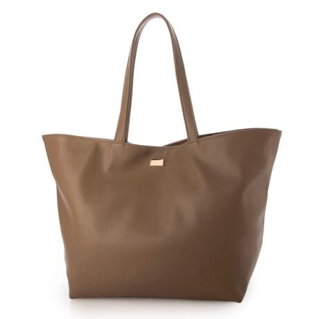 [^:LZ40242]y&EVOL 2025AW collectionzVvȃfUCɎ{ꂽXNGA^̃S[hp[cANZg̃nhV_[obOBڈȏɏ_炩ȑfނŏeɓ݂₷gSnybg{gⒷz͂AA4TCY]TœʋΒʊwɂ҂ȑeʃobOIJɂ̓}Olbg{^Aɂ͑傫߂̃|Pbg1tĂ̂|CgBȂ̂Ɏp΂ŁAǂȃV[ł劈􂷂邱ƊԈႢȂIy@zd: 670g: 31cm: 39cm}`: 13cm荂: 29cm-----STAFF COMMENT-----yX^btSzRgFƂĂ_炩ޗŔ肪悭ÂV_[Ȃ̂Ŏd̓̉וďdĂɐH݂ɂĎ₷łd̓MacBook܂ÃobO͗]Tœ܂BƊ̂ŃfC[g͂AO̓ɂgĖ\obOł================================================y`bgŋCyɑkzInstagramDMɂāACɂȂ钅pfނȂǁACyɂkBEʐ^ŏڂ`邱Ƃ\łIyEVOL/C[{zinstagram(evol_official0)================================================i摜̓TvgpĂ邽߁AFTCY̎dlɕύXꍇ܂̂ŁA\߂B