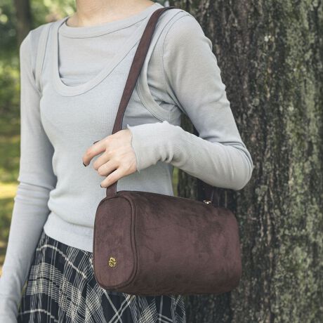 [^:LZ40244]y&EVOL 2025AW collectionzx[VbN炱ghɍE邱ƂȂpłVvȃV_[obOBقǌyʂŌ|ĂɂɂȂɂ500mlybg{gⒷzۂ̂ŁAig₨oɂ傤ǂTCYIJt@Xi[dlȂ̂|CgBV_[Xgbv6̌ŃTCY߉\ŁA̓̋CR[fBl[gɍ킹ĎgłDGACeIy@zd: 180g: 15.5cm: 25.5cm}`: 10.5cmV_[Xgbv̒: 73.5cm-89.5cm-----STAFF COMMENT-----yX^btSzRgFRpNgȃTCYłӊOƉוۂłB500mlybg{gɂΓ܂Bfނ_炩̂Ŕ肪ǂĎ₷łBׂ߂̃V_[xgؚđlۂłuEXG[h̐FłI================================================y`bgŋCyɑkzInstagramDMɂāACɂȂ钅pfނȂǁACyɂkBEʐ^ŏڂ`邱Ƃ\łIyEVOL/C[{zinstagram(evol_official0)================================================i摜̓TvgpĂ邽߁AFTCY̎dlɕύXꍇ܂̂ŁA\߂B