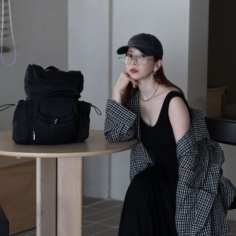 [^:AZ30510]yEVOL 2025AW collectionzyEVOL~MARQUE special collaborationzlCuhMARQUEƂ̃R{ACeoIeʂȂ̂ɌyʂŁAӂӂ̃NbVޗŔ肪ǂ}U[YbNB}`t̒Ȃ̂ŒLĉוڎ₷ȂĂA|Pbg͊ȒPȒւ^IAIcȂǂăTbƎo₷TCYɂ܂BוqɂȂɂ̂ŃXgXt[Ŏg܂܂AOɕt|Pbg͒ɂK@̂܂܃Zbg邱ƂłAKɎgpłHv{܂B([J[ɂĊW̃TCYς邽߁Aɂ͂܂Ȃꍇ܂B)ԂƂ̂oɉKɃX[Yɂ邽߂́A񂪃}}񂽂֓ɂ|CgłBbNV_[̏㕔ɕtobŃAOăxr[J[̎Ɏt悤ɂȂĂ܂BՂ̗eʂłyʂŎ₷ޗIєAi爤pĂ₷}U[YbŃAqlƂ̖ƉKɉ߂悤ɁÂ肪ɎU΂߂ꂽACeɎdグ܂By@zdF660gF38cmF30cm}`F12cmV_[Xgbv̒iőjF87cm-----STAFF COMMENT-----yX^btSzfނӂӂTTĂĉוĂ_炩̂ɃtBbĝŃXgXt[ŎĂ܂bN̓JWAȃC[Ŵō܂łقƂǎgƂȂ̂łA͑傫傤ǗǂAӊOƑlۂ킹̂ŗz̃bNłו̂Ɏo₷Ēg̊mF₷łBsɂ̃bNŏ\głByX^btWzbN͌C[W蕁igƂ܂񂪁Aӂӂ_炩fނƌڈȏɌyʂȂ̂ŁA̕SyĂăbNS҂łg₷łI|Pbgt̂ŁAg𐮗Ȃ[ôłI}U[YbNł͂܂AlۂfUCȂ̂łɃfC[g₷bNłI================================================y`bgŋCyɑkzInstagramDMɂāACɂȂ钅pfނȂǁACyɂkBEʐ^ŏڂ`邱Ƃ\łIyEVOL/C[{zinstagram(evol_official0)================================================i摜̓TvgpĂ邽߁AFTCY̎dlɕύXꍇ܂̂ŁA\߂B