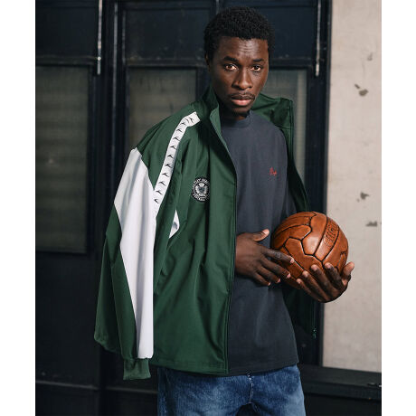 [^:BU2445800]X|[eB[ȃfUC̃gbNJKTBBUKTÃShJAe[vA؂ւfUCȂǃĝfBeB[BuKeep going My wayvBuktaioN^j́A1879NɃ}`FX^[ߍxőn݂ꂽCOhŌẪX|[cEFAuhłBjƓ`Ŕ|ꂽ@\fUC̃GbZXpȂ猻IɗƂ݁A̕ωȂ玩̃X^CтlX֌Ap̓`ƌ̃X^CJWAEFAĂ܂B