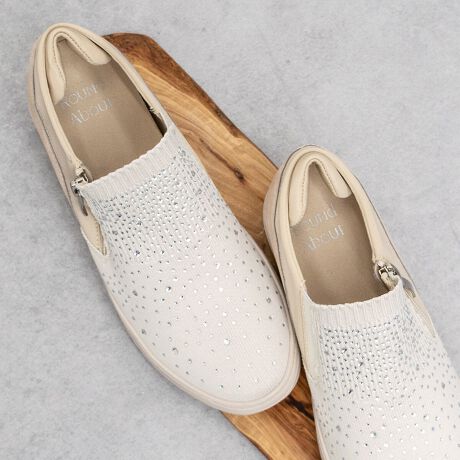 [^:445011]CXg[LLP炵Cq[Xj[J[Bq[͖̍{̌3cmɃvX1.5cm̃Cq[Ă̂ōv4.5cmArʂҏoȃfUCBܐ敔2.5cm̌ŌX΂Ⴂ̂Ńq[ȕł₷X^CAbvXj[J[łBNbV̂悢JbvC\[s̏ՌyĂ܂Bt@Xi[tĂĒE₷AfC[ɂsɂ߂łBRound About (EhAoEg)relaxL[[hɁANbVAȐA Sn̂悳ǋ RtH[gV[YĂ܂BYߒɐLYꍇ܂B܂fނ̓A኱̐FACꂪꍇ܂A͑fނ̓ƂȂ܂BAɑjꍇ܂BBě̓ɂFČꍇ܂ B܂Aql̂gPCj^[X}[gtHʂȂǂ̊ɂFۂ̏iƈČꍇ܂BTCYZ(\L)͂܂ŖڈƂȂ܂B̌`ɂKTCY̌l܂B\߂Bd:170g