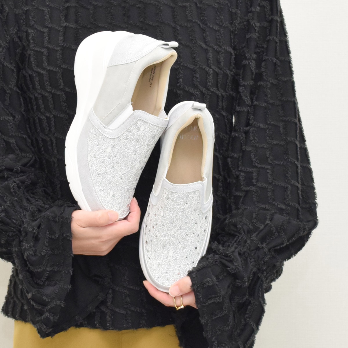 [}C]Round About7cmq[Xb|q[Xj[J[/EhAoEgiRound Aboutj Vo[Rr